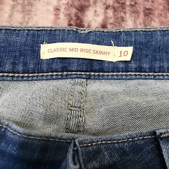 Levi's Classic Blue Women's Skinny Jeans - Picture 2 of 9